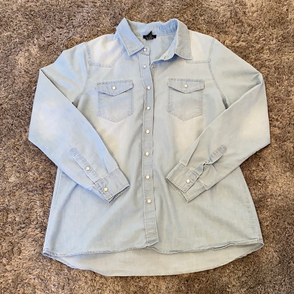 Women’s Light-Wash Denim Shirt